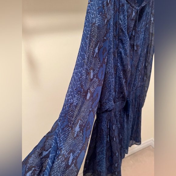 Banana Republic blue dress with elasticized drop waist. - Picture 4 of 6